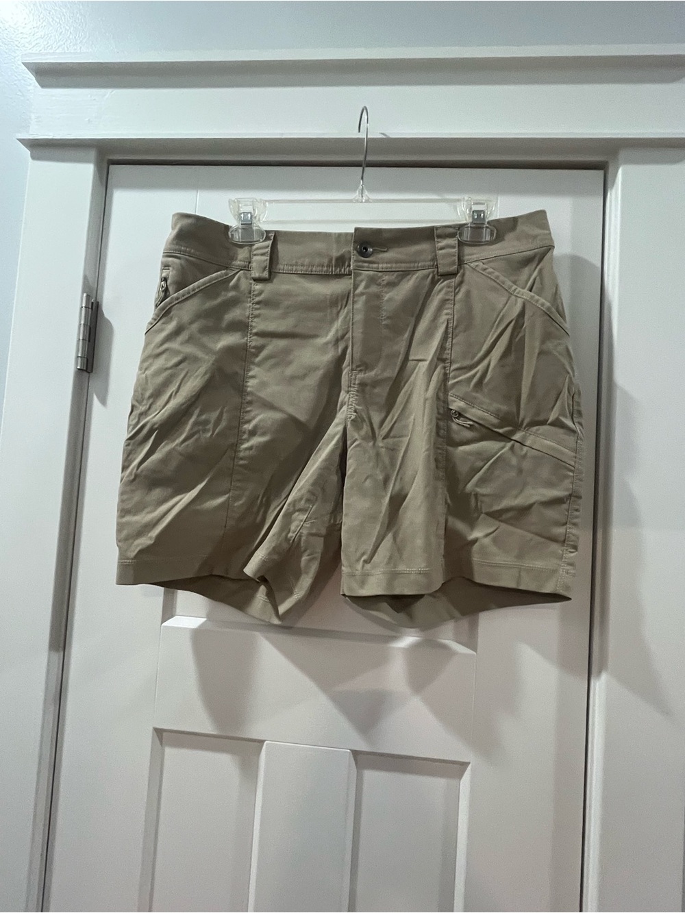 Duluth Trading Co Women's Khaki Utility Shorts Size 12 6 inch inseam Like New